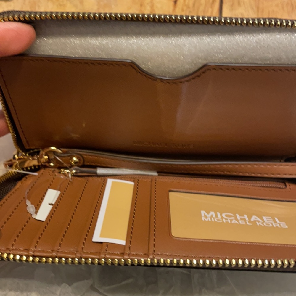 Michael Kors - Picture 3 of 3